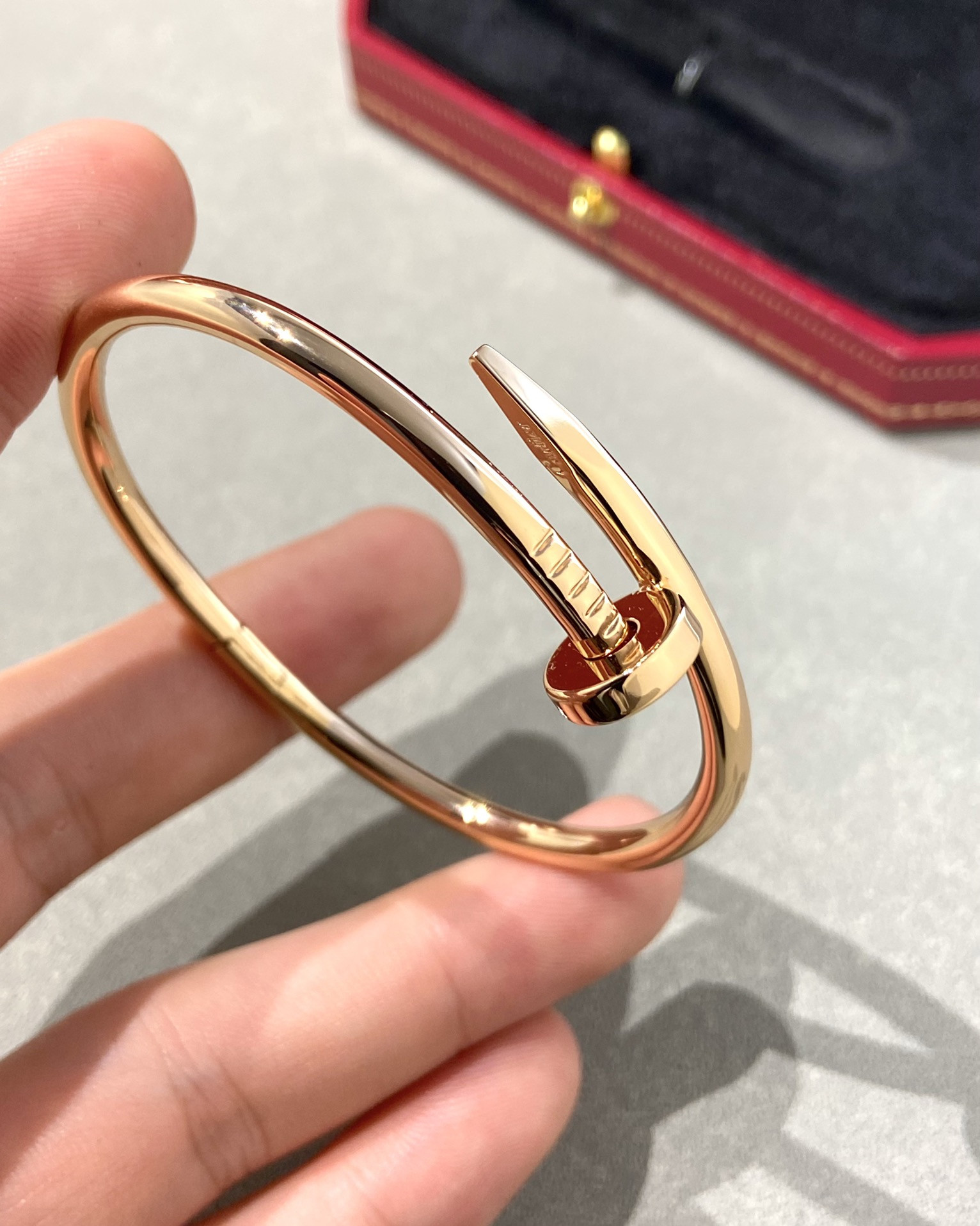 Ca*t*er  bracelet