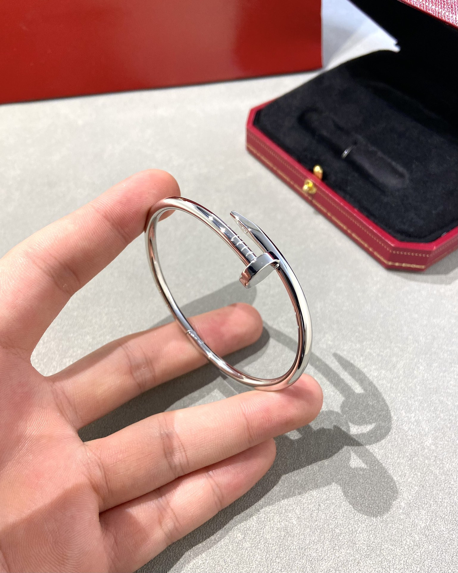Ca*t*er  bracelet