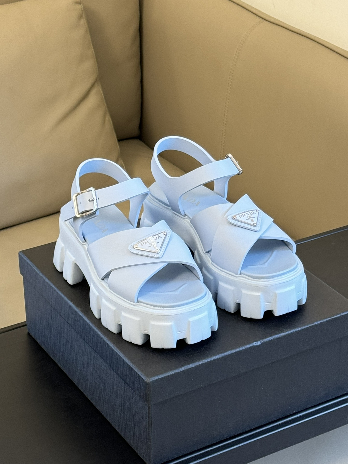 Pra*a sandals