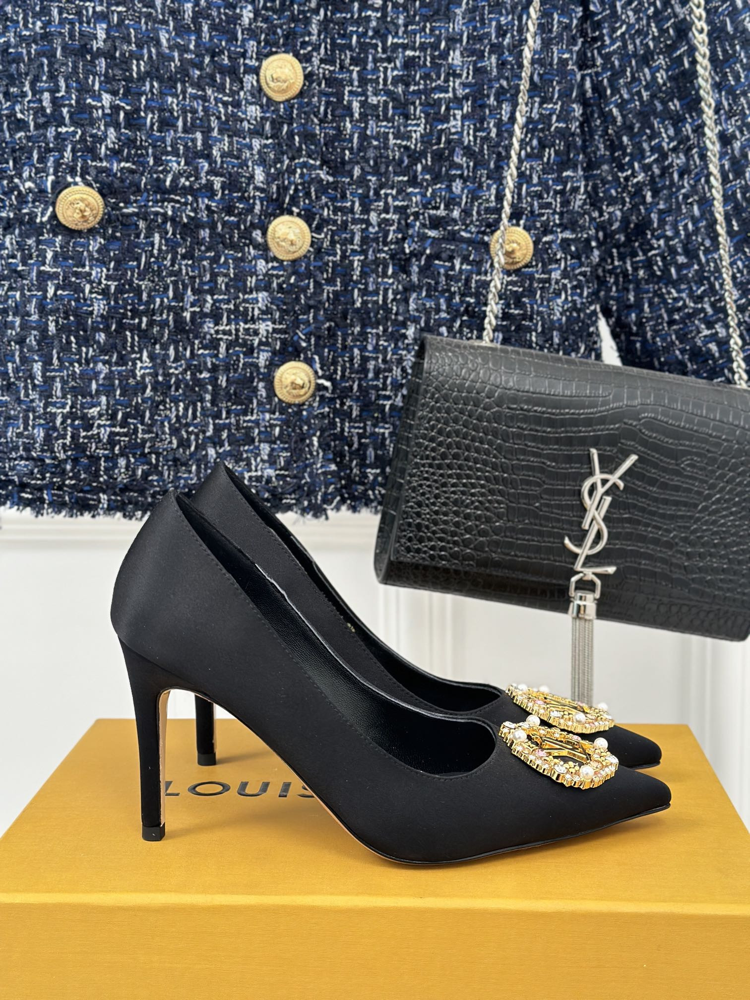 l0*is V*t0n heels