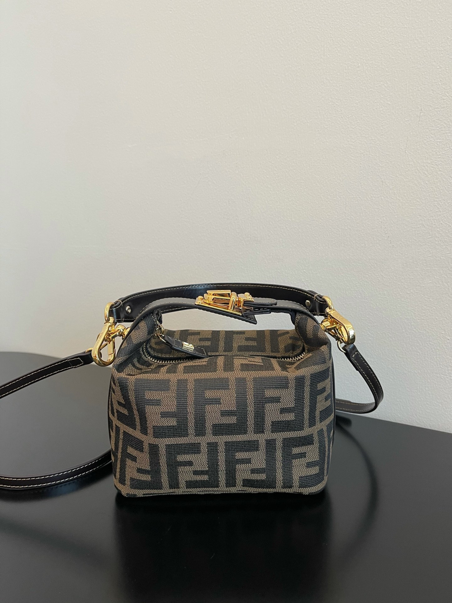 F**di vintage bag-16x9x11cm