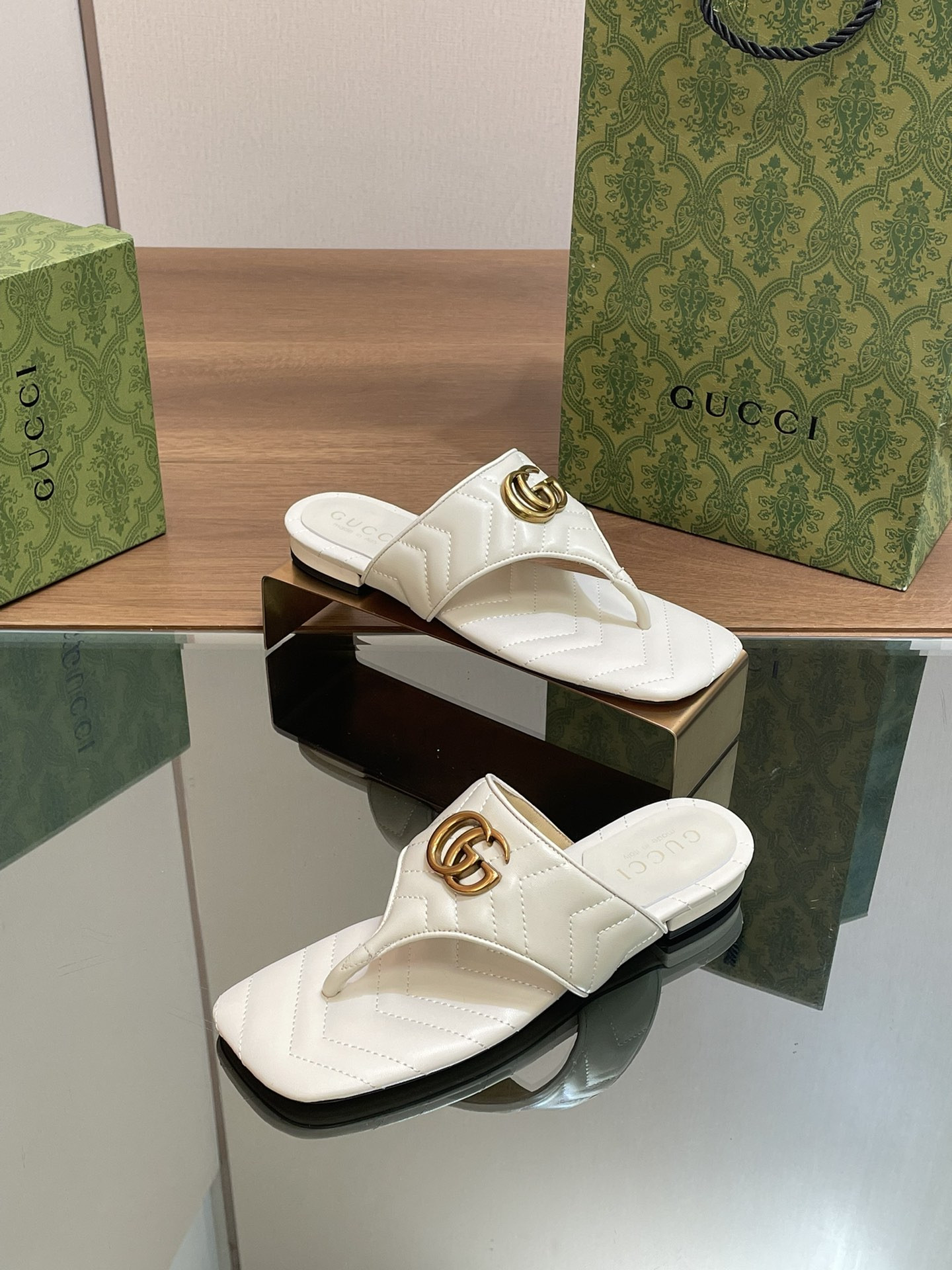 G*u*i women's double g thong sandal