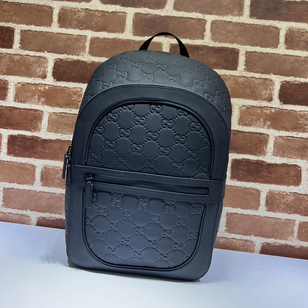 G*u*i small backpack
