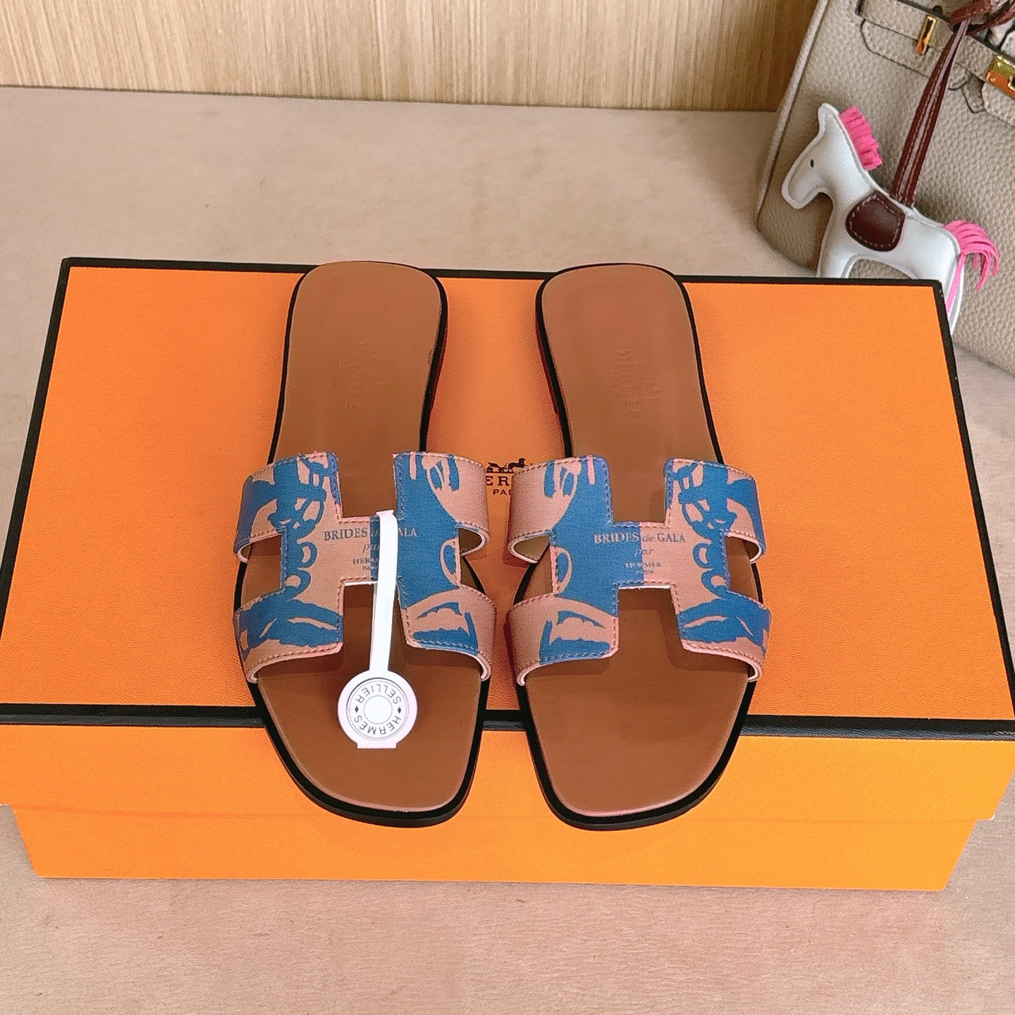 H**mes sandals