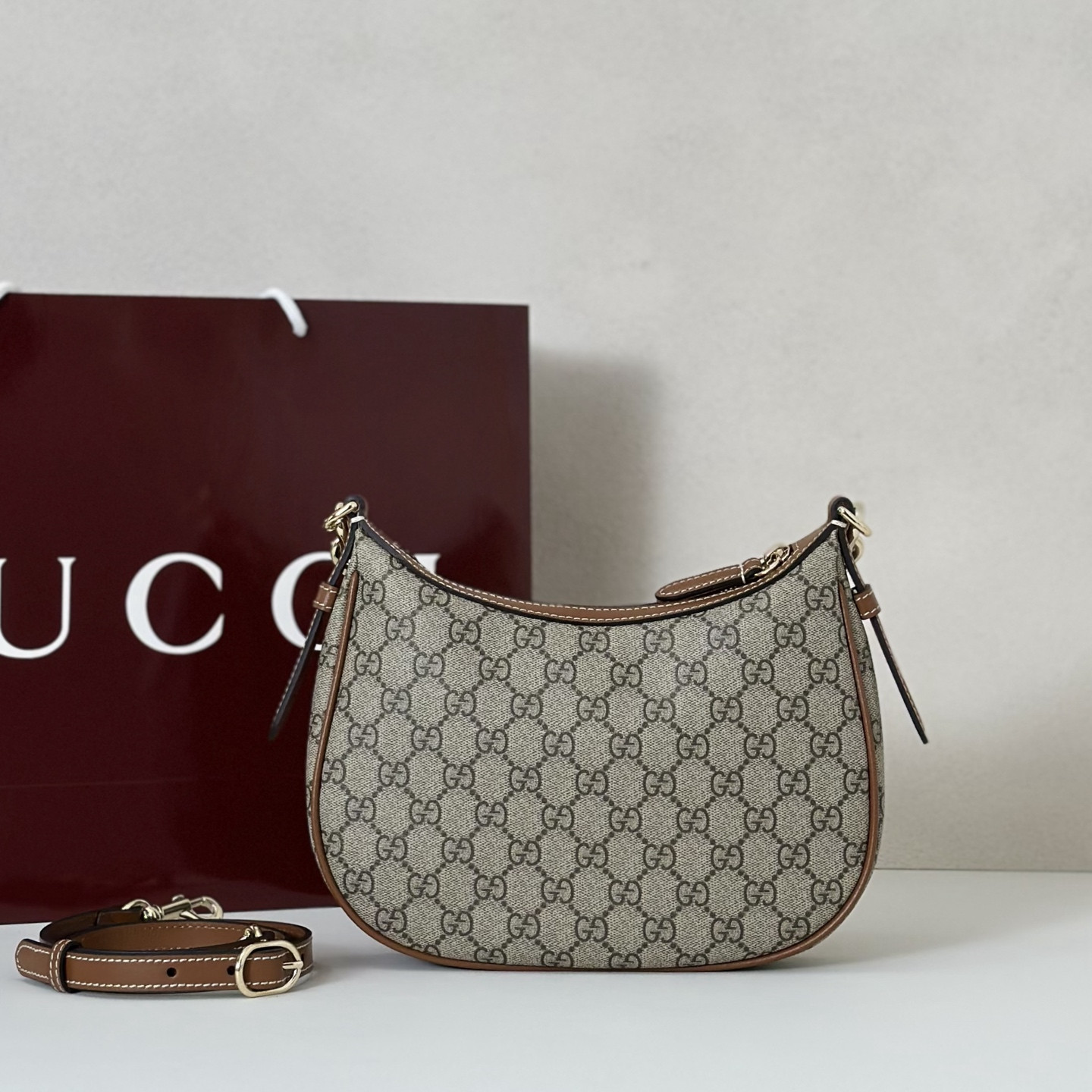 G*u*i gg emblem small shoulder bag-25.5*20*5cm